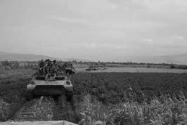 Иллюстрация к книге — Сердюков гейт. Мебель, женщины, миллиарды. Жизнь и нравы вредителей XXI века [i_027.jpg]