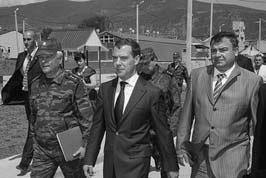 Иллюстрация к книге — Сердюков гейт. Мебель, женщины, миллиарды. Жизнь и нравы вредителей XXI века [i_035.jpg]