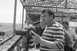 Иллюстрация к книге — Сердюков гейт. Мебель, женщины, миллиарды. Жизнь и нравы вредителей XXI века [i_042.jpg]