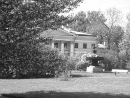 Иллюстрация к книге — Сердюков гейт. Мебель, женщины, миллиарды. Жизнь и нравы вредителей XXI века [i_045.jpg]