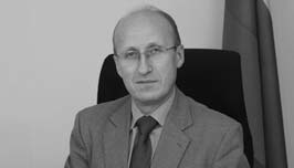 Иллюстрация к книге — Сердюков гейт. Мебель, женщины, миллиарды. Жизнь и нравы вредителей XXI века [i_049.jpg]