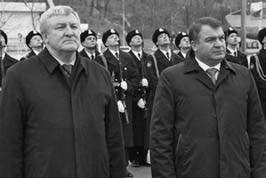 Иллюстрация к книге — Сердюков гейт. Мебель, женщины, миллиарды. Жизнь и нравы вредителей XXI века [i_050.jpg]