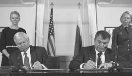 Иллюстрация к книге — Сердюков гейт. Мебель, женщины, миллиарды. Жизнь и нравы вредителей XXI века [i_052.jpg]