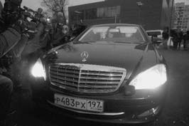 Иллюстрация к книге — Сердюков гейт. Мебель, женщины, миллиарды. Жизнь и нравы вредителей XXI века [i_099.jpg]