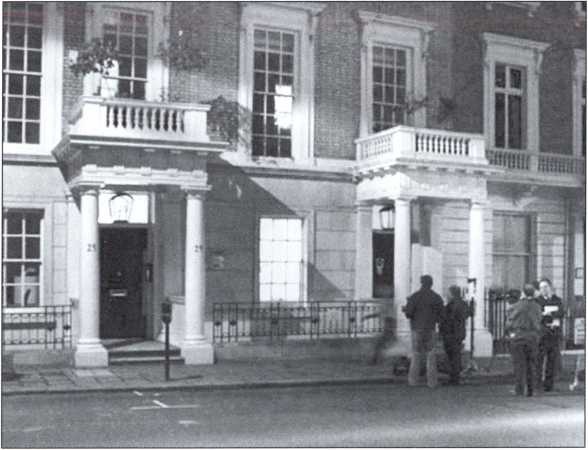 Иллюстрация к книге — Полоний в Лондоне [i_024.jpg]