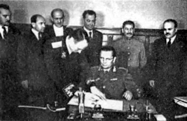 Иллюстрация к книге — Информаторы Сталина: Неизвестные операции советской военной разведки. 1944-1945 [i_034.jpg]