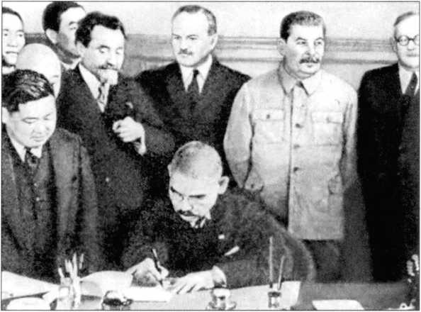 Иллюстрация к книге — Секретный фронт Генерального штаба [i_068.jpg]