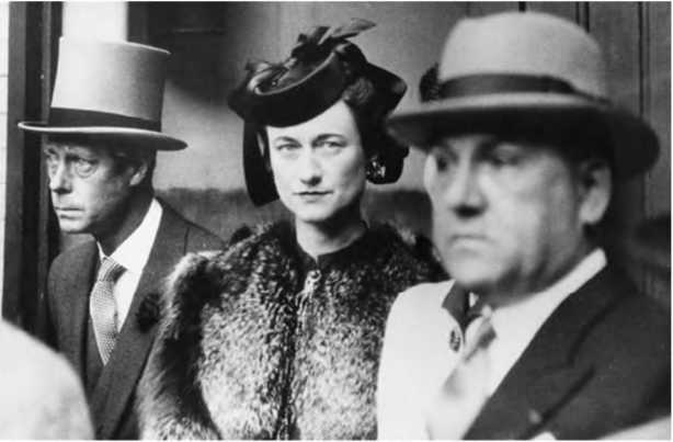 Иллюстрация к книге — Гитлеровская машина шпионажа. Военная и политическая разведка Третьего рейха. 1933-1945 [i_020.jpg]