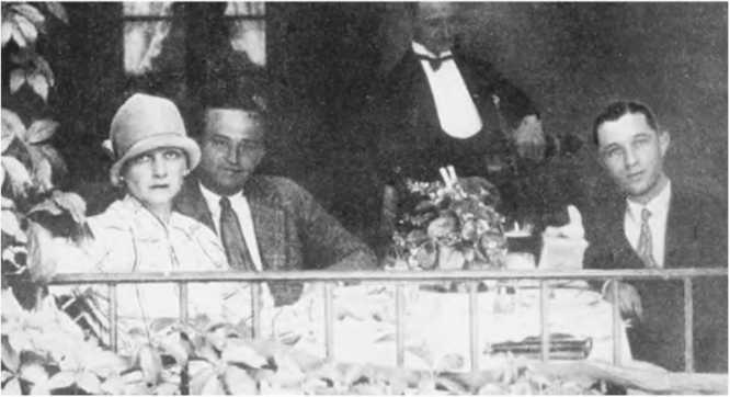 Иллюстрация к книге — Гитлеровская машина шпионажа. Военная и политическая разведка Третьего рейха. 1933-1945 [i_021.jpg]