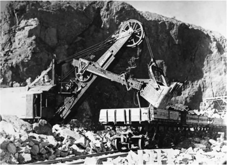 Иллюстрация к книге — Гитлеровская машина шпионажа. Военная и политическая разведка Третьего рейха. 1933-1945 [i_035.jpg]