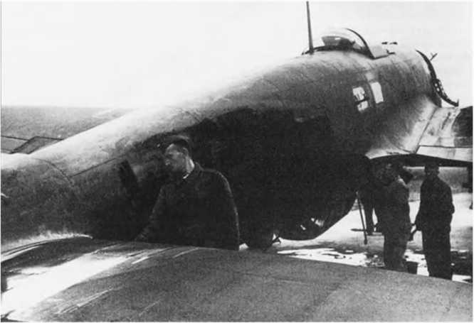 Иллюстрация к книге — Гитлеровская машина шпионажа. Военная и политическая разведка Третьего рейха. 1933-1945 [i_049.jpg]