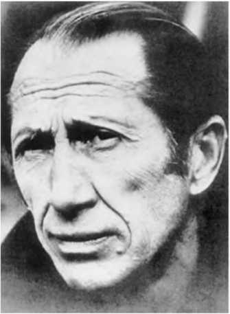 Иллюстрация к книге — Гитлеровская машина шпионажа. Военная и политическая разведка Третьего рейха. 1933-1945 [i_051.jpg]