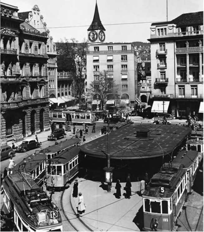 Иллюстрация к книге — Гитлеровская машина шпионажа. Военная и политическая разведка Третьего рейха. 1933-1945 [i_057.jpg]