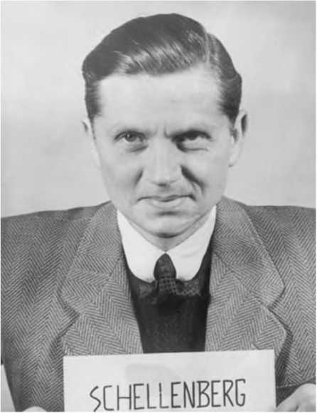 Иллюстрация к книге — Гитлеровская машина шпионажа. Военная и политическая разведка Третьего рейха. 1933-1945 [i_066.jpg]