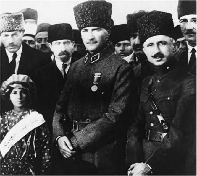 Иллюстрация к книге — Гитлеровская машина шпионажа. Военная и политическая разведка Третьего рейха. 1933-1945 [i_070.jpg]