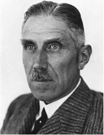 Иллюстрация к книге — Гитлеровская машина шпионажа. Военная и политическая разведка Третьего рейха. 1933-1945 [i_072.jpg]