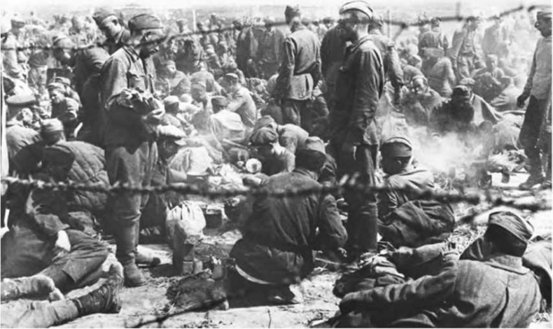 Иллюстрация к книге — Гитлеровская машина шпионажа. Военная и политическая разведка Третьего рейха. 1933-1945 [i_086.jpg]