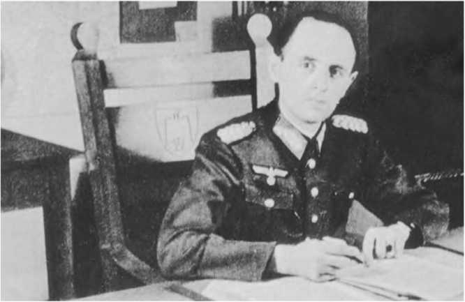 Иллюстрация к книге — Гитлеровская машина шпионажа. Военная и политическая разведка Третьего рейха. 1933-1945 [i_087.jpg]