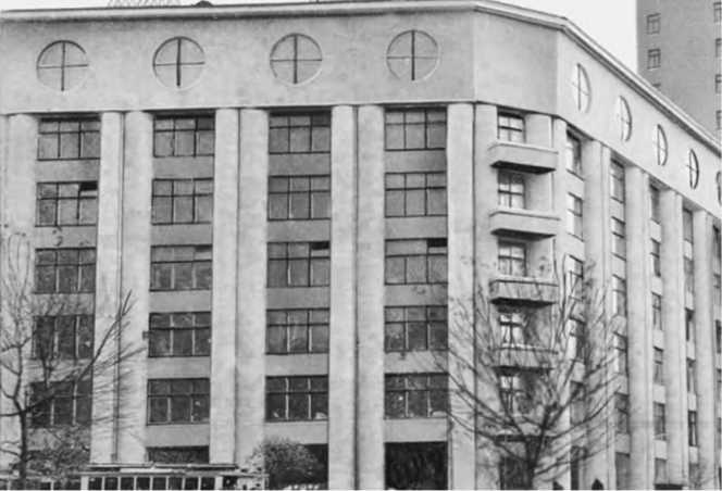 Иллюстрация к книге — Гитлеровская машина шпионажа. Военная и политическая разведка Третьего рейха. 1933-1945 [i_092.jpg]