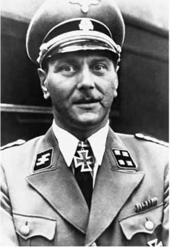 Иллюстрация к книге — Гитлеровская машина шпионажа. Военная и политическая разведка Третьего рейха. 1933-1945 [i_100.jpg]