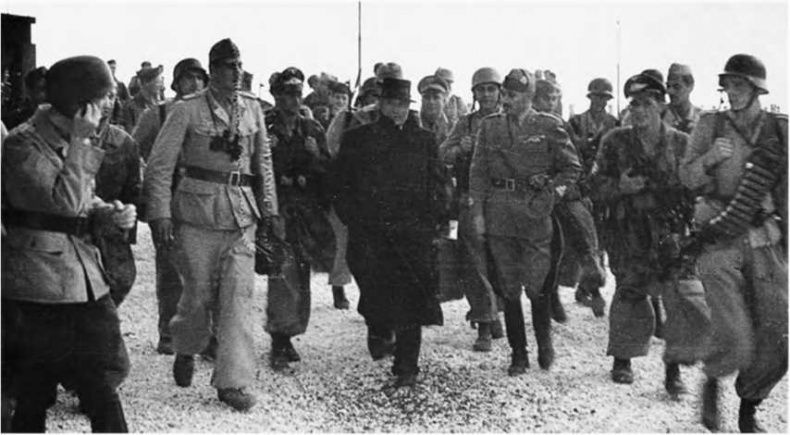 Иллюстрация к книге — Гитлеровская машина шпионажа. Военная и политическая разведка Третьего рейха. 1933-1945 [i_108.jpg]