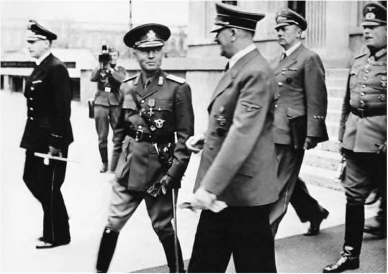 Иллюстрация к книге — Гитлеровская машина шпионажа. Военная и политическая разведка Третьего рейха. 1933-1945 [i_120.jpg]