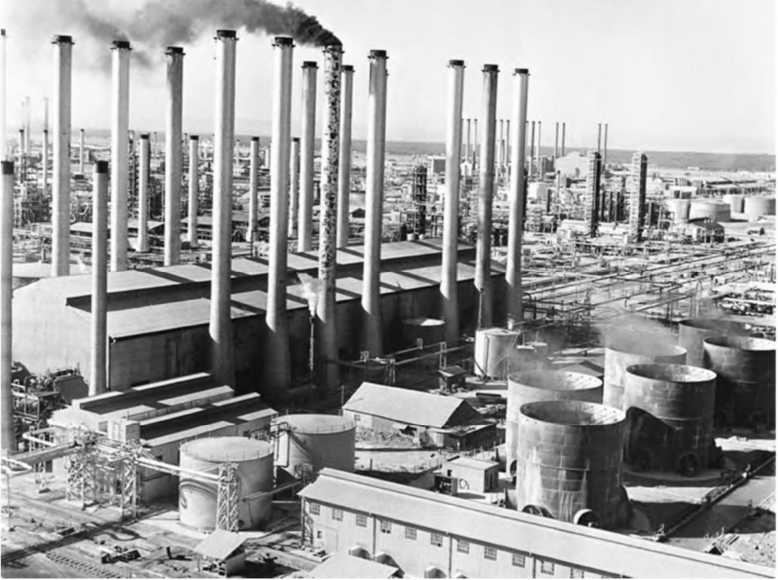 Иллюстрация к книге — Гитлеровская машина шпионажа. Военная и политическая разведка Третьего рейха. 1933-1945 [i_128.jpg]