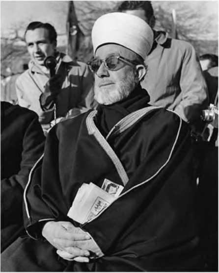 Иллюстрация к книге — Гитлеровская машина шпионажа. Военная и политическая разведка Третьего рейха. 1933-1945 [i_130.jpg]