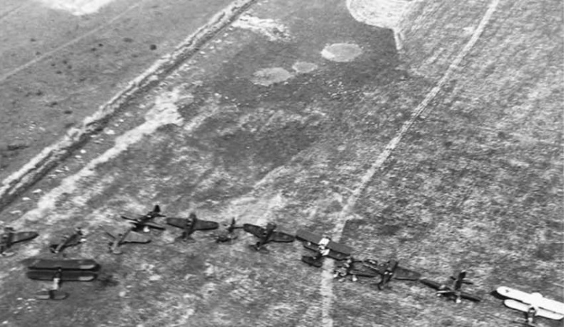 Иллюстрация к книге — Гитлеровская машина шпионажа. Военная и политическая разведка Третьего рейха. 1933-1945 [i_137.jpg]