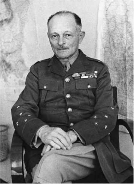 Иллюстрация к книге — Гитлеровская машина шпионажа. Военная и политическая разведка Третьего рейха. 1933-1945 [i_138.jpg]