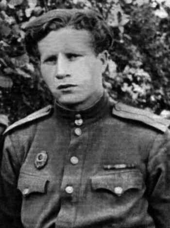 Иллюстрация к книге — Фронтовые разведчики. "Я ходил за линию фронта" [i_012.jpg]