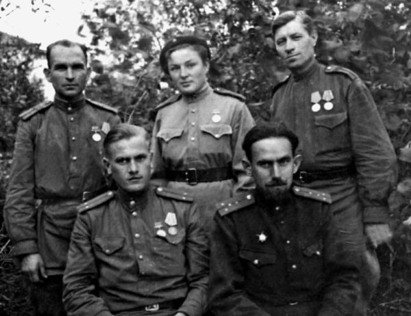 Иллюстрация к книге — Фронтовые разведчики. "Я ходил за линию фронта" [i_020.jpg]