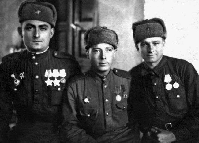 Иллюстрация к книге — Фронтовые разведчики. "Я ходил за линию фронта" [i_027.jpg]