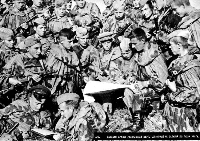 Иллюстрация к книге — Фронтовые разведчики. "Я ходил за линию фронта" [i_030.jpg]