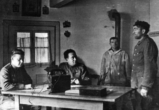 Иллюстрация к книге — Фронтовые разведчики. "Я ходил за линию фронта" [i_031.jpg]