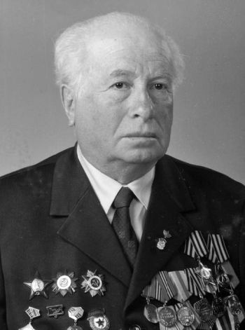 Иллюстрация к книге — Фронтовые разведчики. "Я ходил за линию фронта" [i_035.jpg]