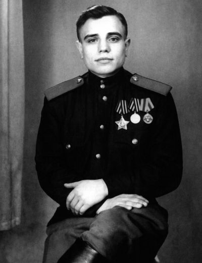 Иллюстрация к книге — Фронтовые разведчики. "Я ходил за линию фронта" [i_036.jpg]