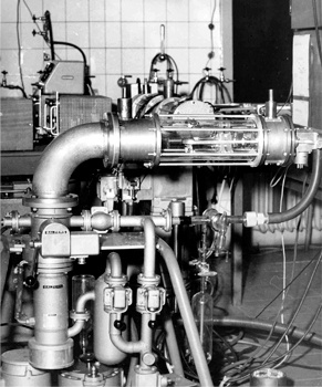 Иллюстрация к книге — Лучи смерти. Из истории геофизического, пучкового, климатического и радиологического оружия [i_026.jpg]