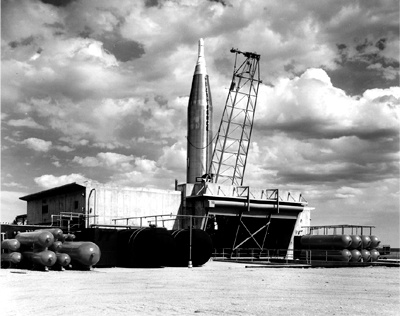 Иллюстрация к книге — Лучи смерти. Из истории геофизического, пучкового, климатического и радиологического оружия [i_056.jpg]