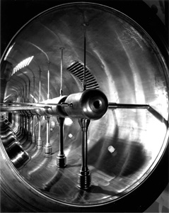 Иллюстрация к книге — Лучи смерти. Из истории геофизического, пучкового, климатического и радиологического оружия [i_075.jpg]