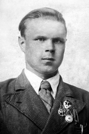 Иллюстрация к книге — Я был похоронен заживо. Записки дивизионного разведчика [i_003.jpg]