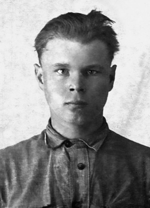 Иллюстрация к книге — Я был похоронен заживо. Записки дивизионного разведчика [i_006.jpg]