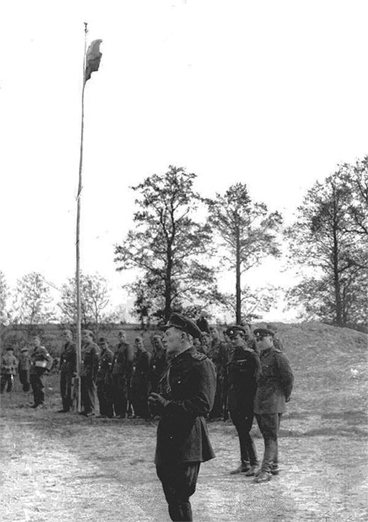 Иллюстрация к книге — РННА. Враг в советской форме [i_012.jpg]