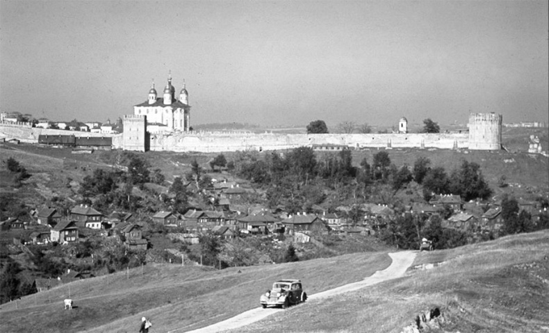 Иллюстрация к книге — РННА. Враг в советской форме [i_014.jpg]