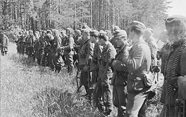 Иллюстрация к книге — РННА. Враг в советской форме [i_037.jpg]