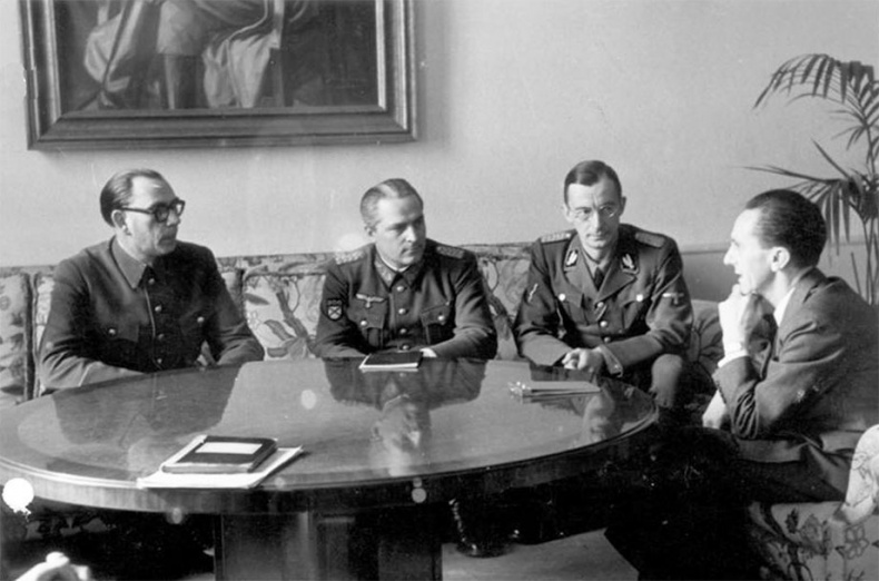 Иллюстрация к книге — РННА. Враг в советской форме [i_054.jpg]