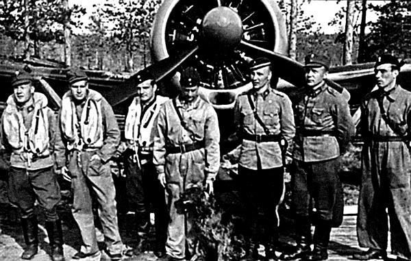 Иллюстрация к книге — Я бил «сталинских соколов». Лучший финский ас Второй Мировой [pic_21.jpg]