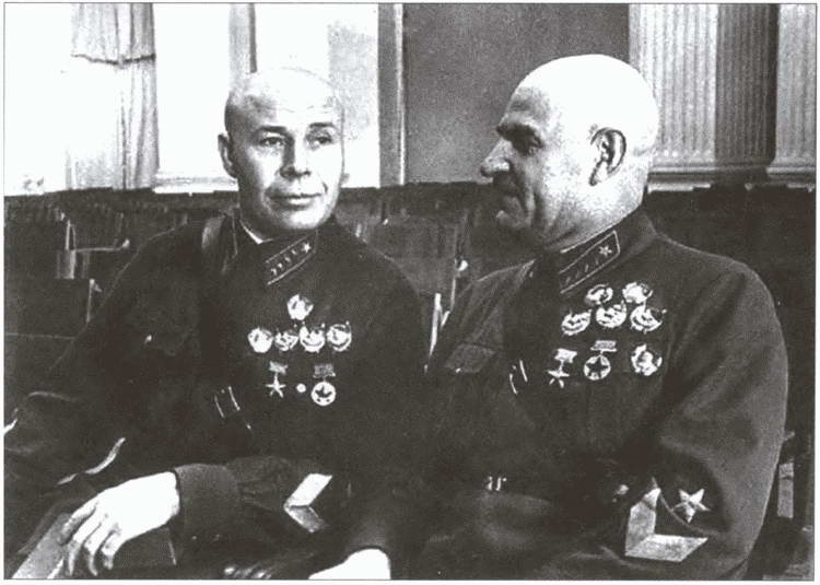 Иллюстрация к книге — Накануне 22 июня. Был ли готов Советский Союз к войне? [i_022.jpg]