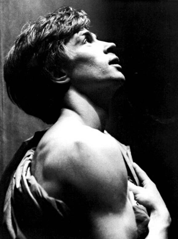 Иллюстрация к книге — Рудольф Нуреев. Я умру полубогом! [i_001.jpg]