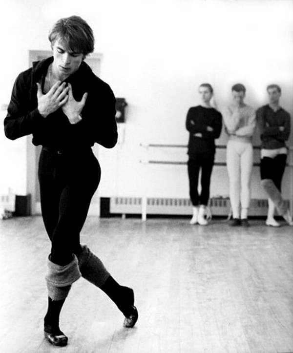 Иллюстрация к книге — Рудольф Нуреев. Я умру полубогом! [i_003.jpg]